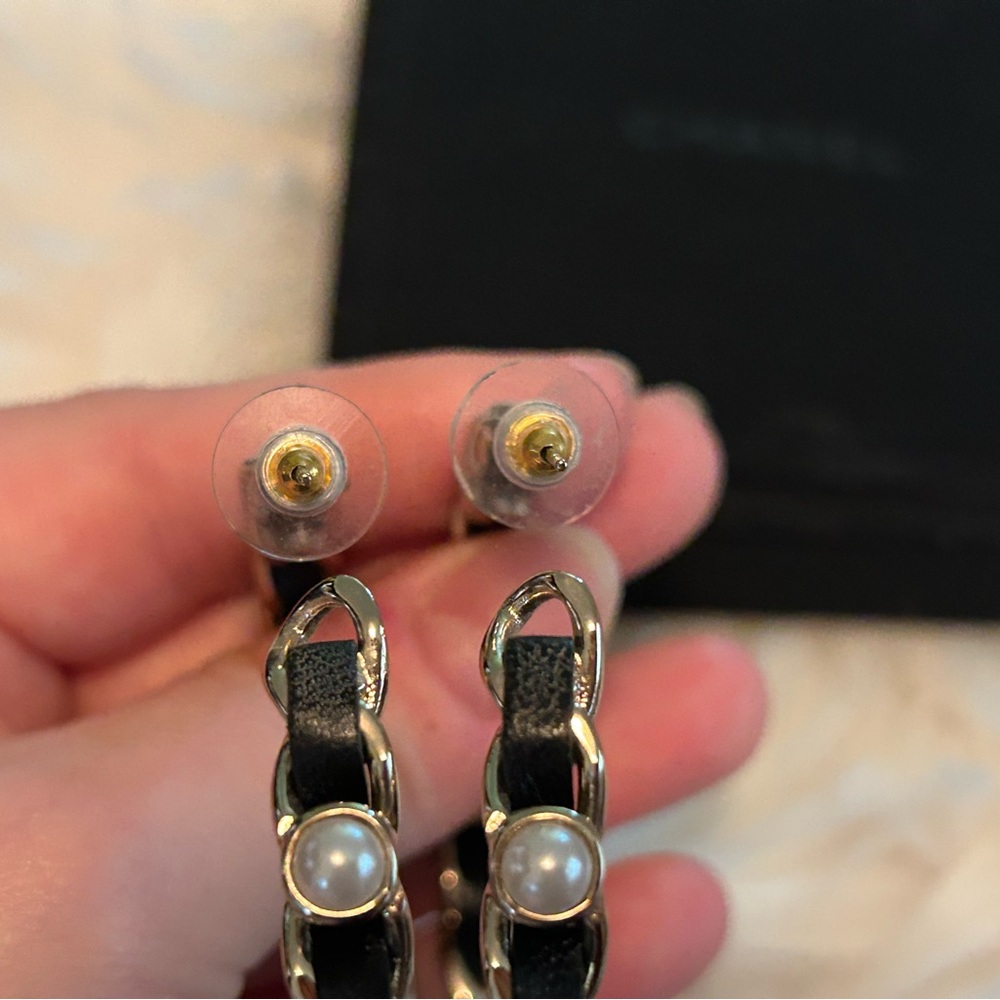 CHANEL Lambskin Faux Pearl More is More cc chain hoops - Picture 8 of 10